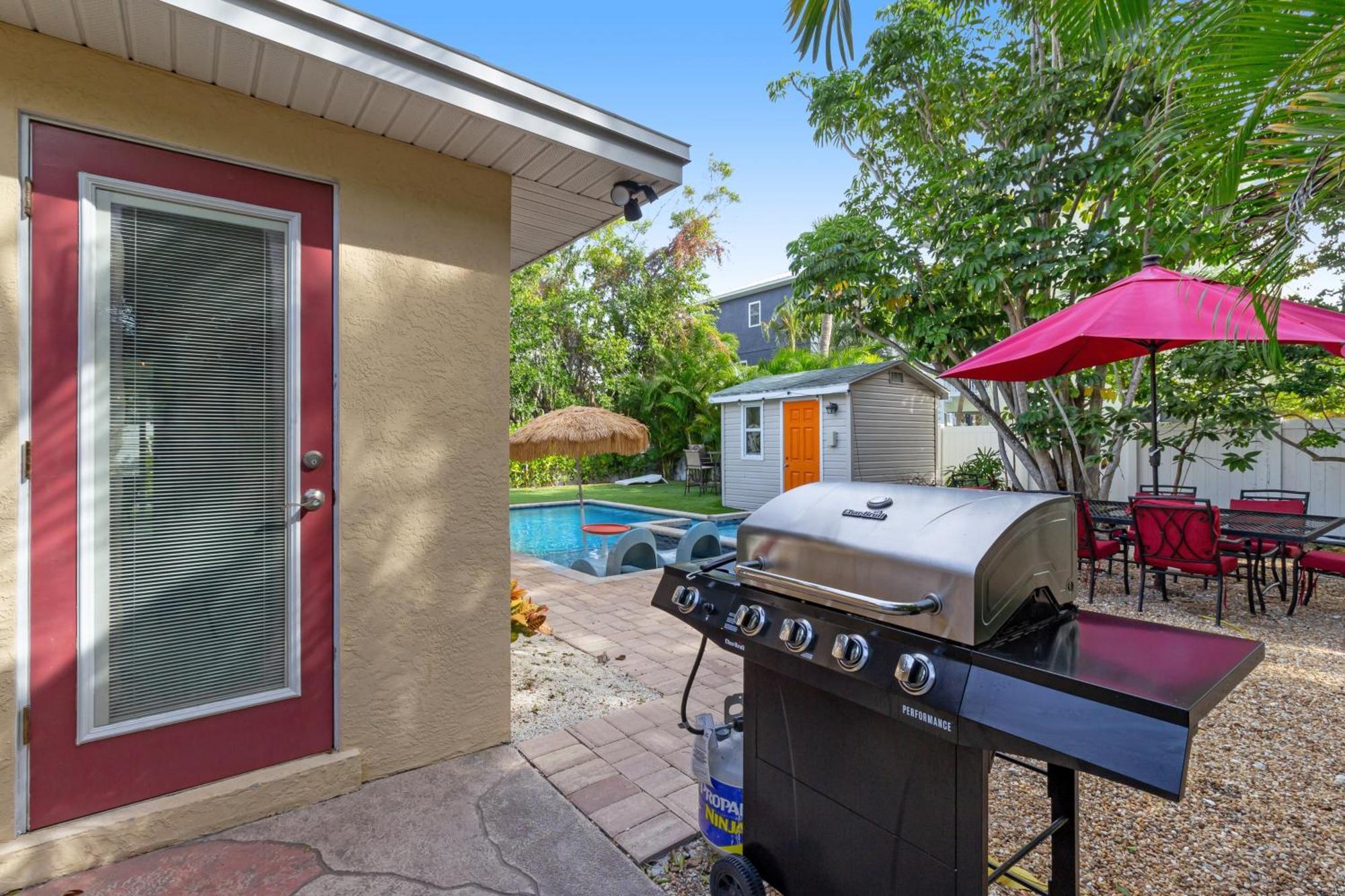 Getaway On Gladiolus Villa Anna Maria Exterior photo